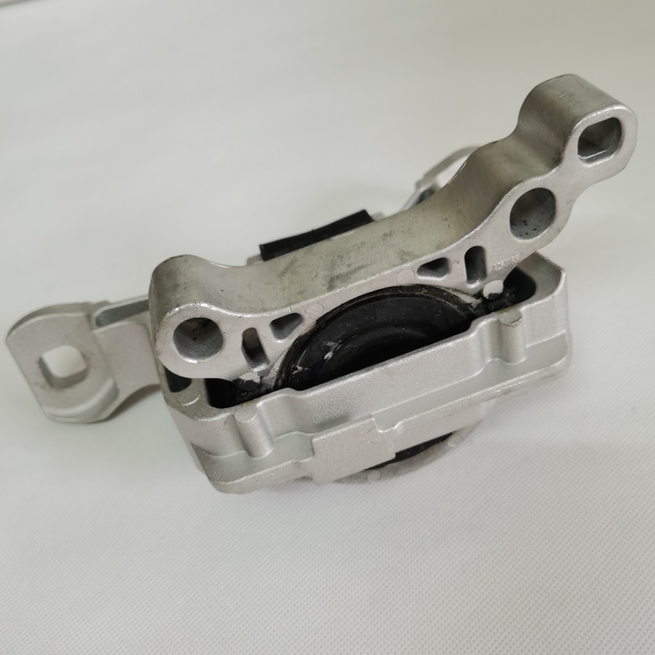 Right engine mount R for Ford Focus 2014-2017 1.5L EcoBoost 16V (150PS)(180PS) KUGA 13- 1.6T CV61 6F012 GA DV616F012HA 1753974
Right engine mount R for Ford Focus 2014-2017 1.5L EcoBoost 16V (150PS)(180PS) KUGA 13- 1.6T CV61 6F012 GA DV616F012HA 1753974