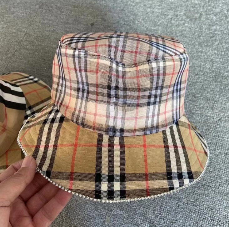 outdoor Stingy Brim Hats Autumn winter women's stripe fashion warm sunshade fisherman's hat suede basin caps casual foldable cap, Black;white 
outdoor Stingy Brim Hats Autumn winter women's stripe fashion warm sunshade fisherman's hat suede basin caps casual foldable cap, Black;white