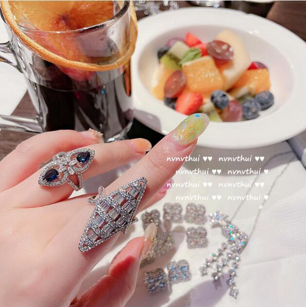 Earrings & Necklace Brilliant Deep Sea Sapphire Flower Ring 18K Rhombus Zircon Wide Open Women Jewelry Set, Silver
Earrings & Necklace Brilliant Deep Sea Sapphire Flower Ring 18K Rhombus Zircon Wide Open Women Jewelry Set, Silver