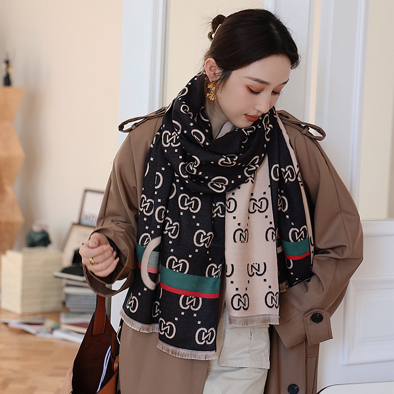 3color Luxury Designer Letters Print Red Green Stripe Scarf Autumn Winter Thicken Warm Imitation Cashmere Jacquard Women Tassel Scarves Pashmina Long Shawl Wraps
3color Luxury Designer Letters Print Red Green Stripe Scarf Autumn Winter Thicken Warm Imitation Cashmere Jacquard Women Tassel Scarves Pashmina Long Shawl Wraps
