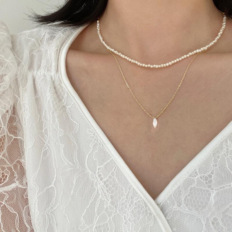Pendant Necklaces ZOVOLI Arrival 2021 Fashion Gold Thin Chain Pearl Necklace Small Natural Stone Temperament Clavicle, Silver
Pendant Necklaces ZOVOLI Arrival 2021 Fashion Gold Thin Chain Pearl Necklace Small Natural Stone Temperament Clavicle, Silver
