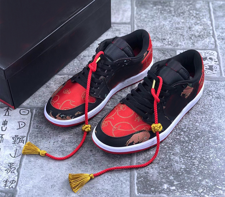 1 Low OG Chinese New Year Mens womens Basketball Shoes 1s Black University Red-Metallic Gold-White outdoor Sneakers DD2233-001 With Box
1 Low OG Chinese New Year Mens womens Basketball Shoes 1s Black University Red-Metallic Gold-White outdoor Sneakers DD2233-001 With Box