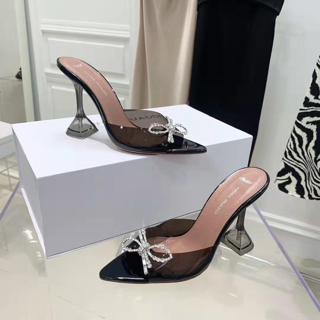 AMINA MUADDI Fashion Season Shoes Amina Italy Muaddi Mules Black Glass Slippers Pvc Crystal Bow Sandals gMO
AMINA MUADDI Fashion Season Shoes Amina Italy Muaddi Mules Black Glass Slippers Pvc Crystal Bow Sandals gMO