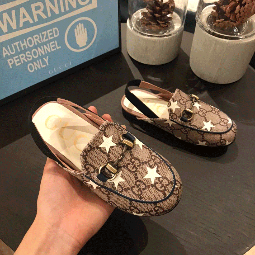 Top quality Kids Slippers Loafers Genuine Leather Sandals Boys Girls Casual Shoes Princetown Metal Chain Slides
Top quality Kids Slippers Loafers Genuine Leather Sandals Boys Girls Casual Shoes Princetown Metal Chain Slides