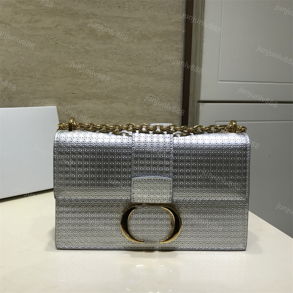 Top Leather Flip handbag D saddle bag high quality silver real belt shoulder strap wallets designer bag magnetic metal shoulder bag women's Cross shoulder Wallet, Box
Top Leather Flip handbag D saddle bag high quality silver real belt shoulder strap wallets designer bag magnetic metal shoulder bag women's Cross shoulder Wallet, Box