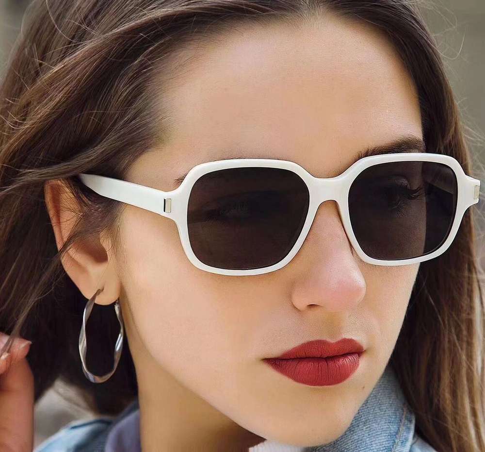 2021 New product sunglass Fashion large frame round face box women's European and Korean Trend UV ristant sunglass 3379
2021 New product sunglass Fashion large frame round face box women's European and Korean Trend UV ristant sunglass 3379