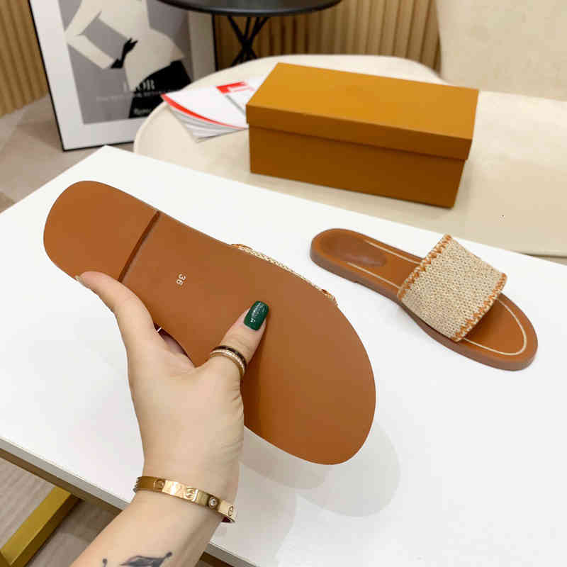 Slippers slides women sandal slippers Lock It flat mule leather for Padlock sandals 1A5806 Flat Flip Flops H3W7, 4#
Slippers slides women sandal slippers Lock It flat mule leather for Padlock sandals 1A5806 Flat Flip Flops H3W7, 4#