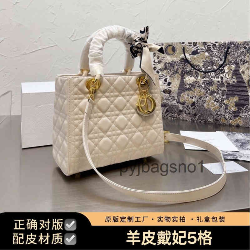 Luxury Bags and Handbags High quality pure sheepskin Princess Dai small square portable messenger women's net red same style G8EG
Luxury Bags and Handbags High quality pure sheepskin Princess Dai small square portable messenger women's net red same style G8EG