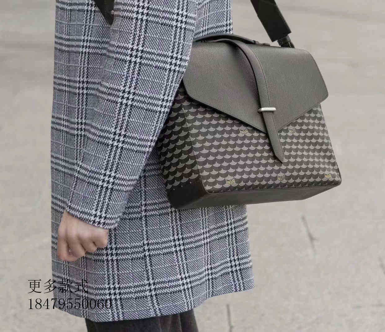 French Faure Le Page Handmade Fishscale Single Shoulder Messenger Briefcase Business Casual Men's Bag Zlh, Blue
French Faure Le Page Handmade Fishscale Single Shoulder Messenger Briefcase Business Casual Men's Bag Zlh, Blue