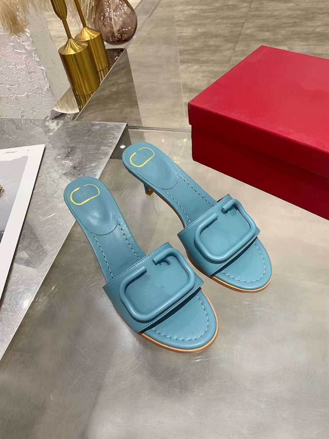 Prad The 2021 matte leather slippers with square lips, open-toed flats for women in sizes 35-42 KJMjj0003
Prad The 2021 matte leather slippers with square lips, open-toed flats for women in sizes 35-42 KJMjj0003