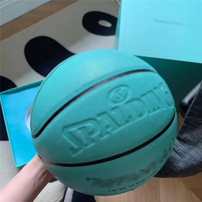 Ti ff a ny & c o . x spalding Merch basketball Balls Commemorative edition PU game girl size 7 with box Indoor and outdoor
Ti ff a ny & c o . x spalding Merch basketball Balls Commemorative edition PU game girl size 7 with box Indoor and outdoor