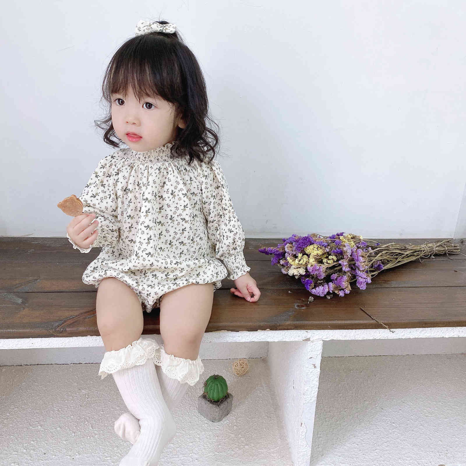 Baby Girl Smocked Rompers Infant Vintage Floral Long sleeve Bubbles born Smocking Cotton Ruffle Sleeve Clothes 210615