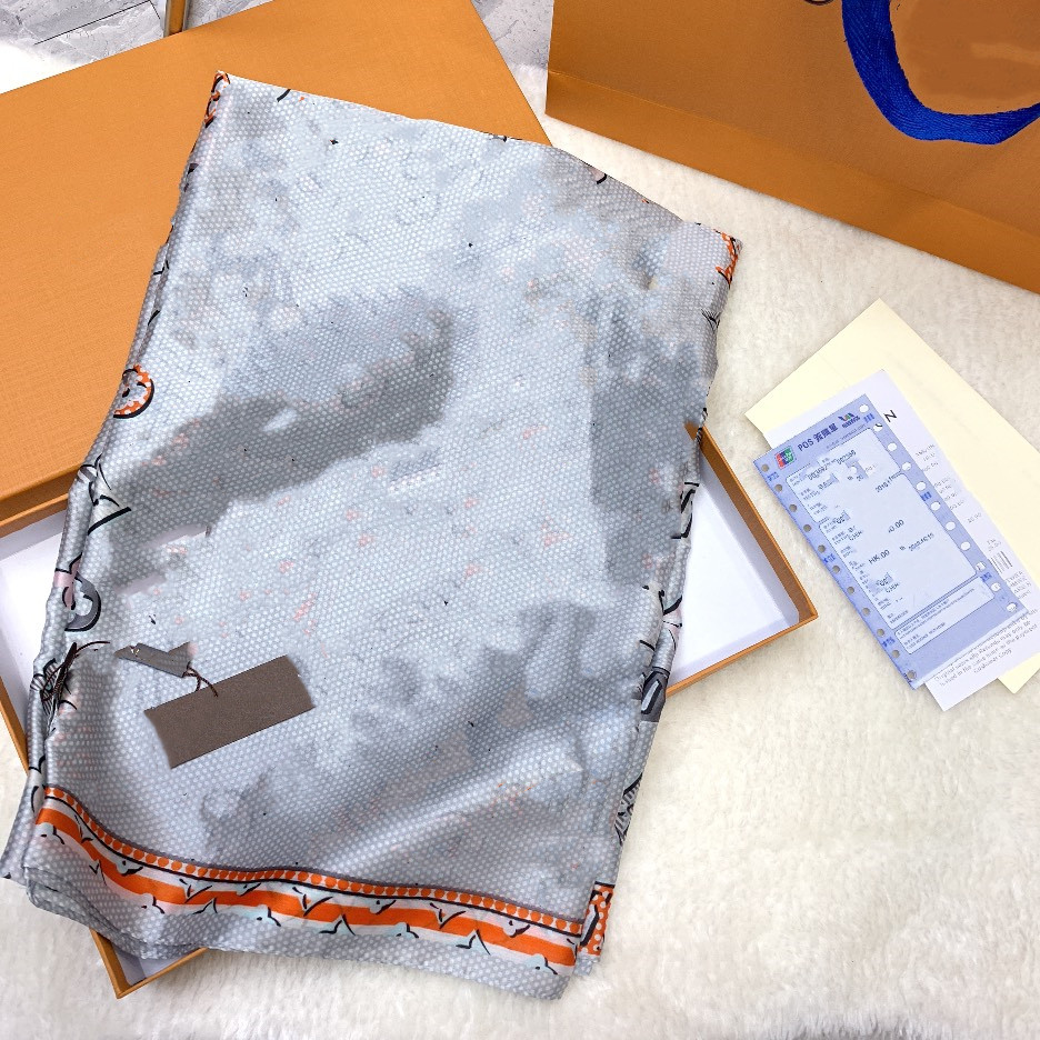 Silk Scarf 2021 Designer silken scarves High quality Shawl Scarfs Women Fashion scarve 4 Season foulard luxury wraps, Blue;gray
Silk Scarf 2021 Designer silken scarves High quality Shawl Scarfs Women Fashion scarve 4 Season foulard luxury wraps, Blue;gray