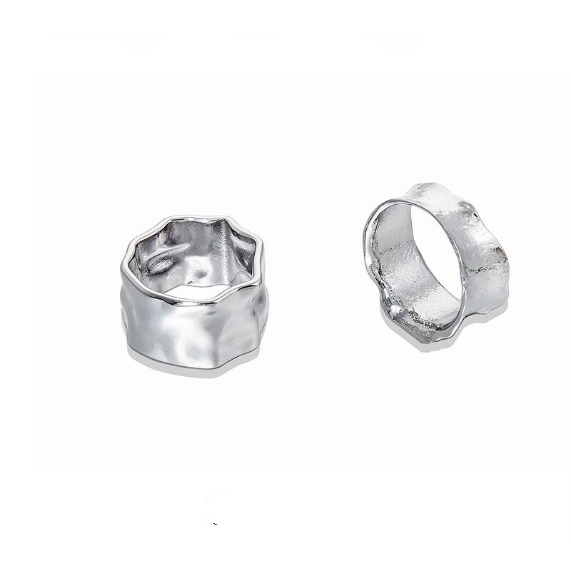 Titanium steel non-fading ring niche design dark cold wind fold texture irregular couple trend accessories
Titanium steel non-fading ring niche design dark cold wind fold texture irregular couple trend accessories