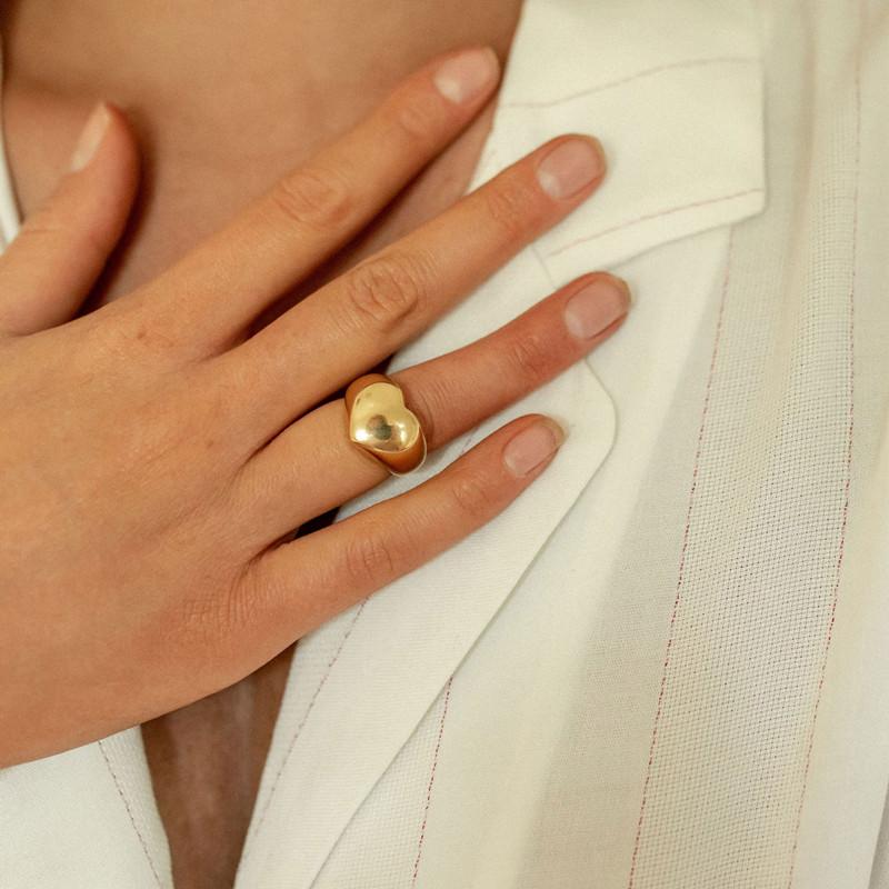 Cluster Rings Titanium With 18 K Gold Heart Band Statement Ring Women Jewlery Designer T Show Club Cocktail Party Rare Elegance Japan Korean
Cluster Rings Titanium With 18 K Gold Heart Band Statement Ring Women Jewlery Designer T Show Club Cocktail Party Rare Elegance Japan Korean