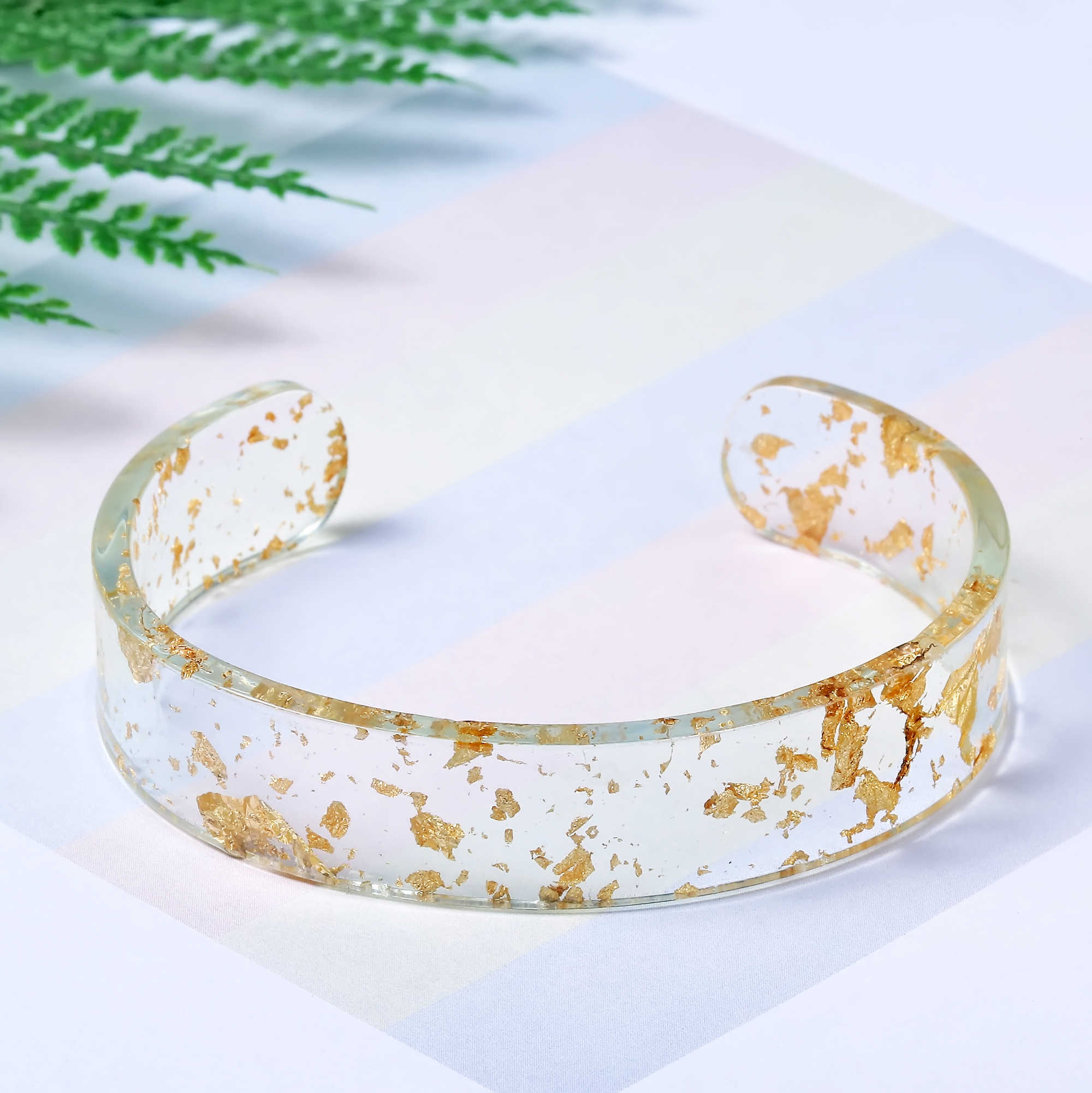 Acetate Plate Translucent Bangles for Women Urban Fashion Bangle Classic Vintage Jewelry Designer Bracelets for Women Luxury Q0719
Acetate Plate Translucent Bangles for Women Urban Fashion Bangle Classic Vintage Jewelry Designer Bracelets for Women Luxury Q0719
