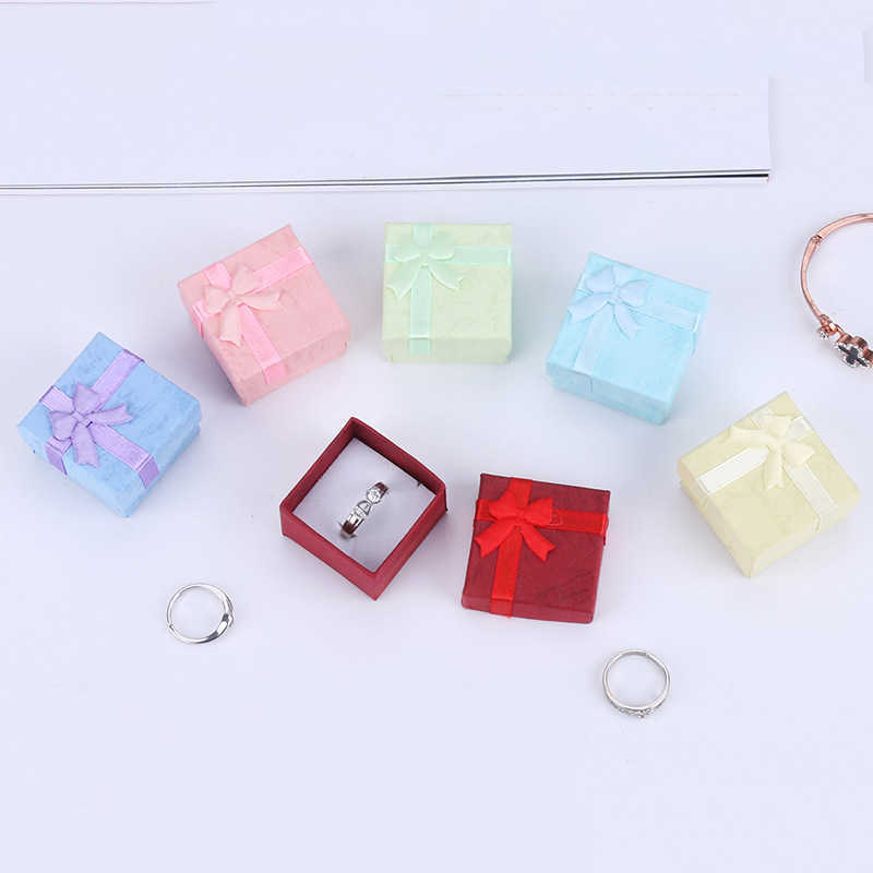 Cloud 4 * 4 Heaven and earth cover jewelry boxes small box cases Ring Earring box white inner core sponge jewelry packing box
Cloud 4 * 4 Heaven and earth cover jewelry boxes small box cases Ring Earring box white inner core sponge jewelry packing box