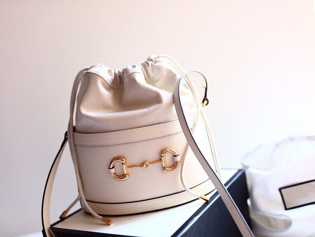 TOP Quality!!! Horsebit Drawstring Vintage Style Bucket Bags WOMEN Small Genuine Leather Unique Cross Body Bag 602118, White
TOP Quality!!! Horsebit Drawstring Vintage Style Bucket Bags WOMEN Small Genuine Leather Unique Cross Body Bag 602118, White