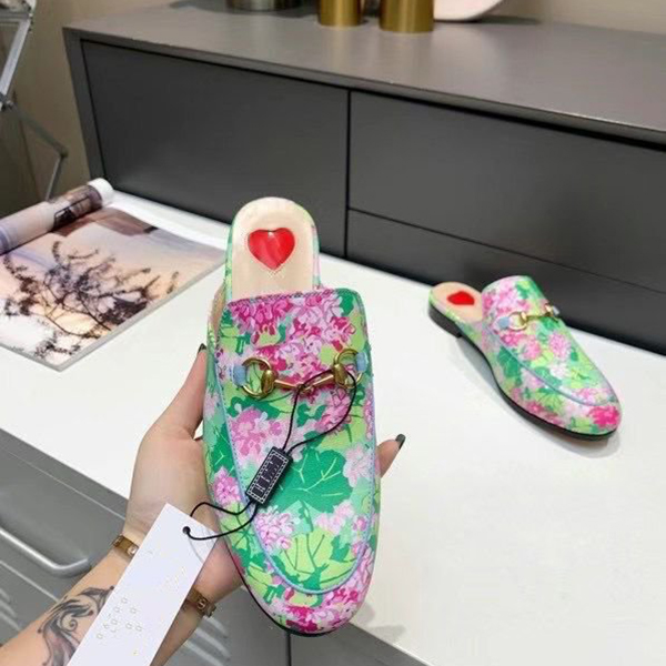21ssWomen Flat Fisherman Classical Leather Half Drag 3D Casual Shoes Designer Letter Slippers Flip Flop Slides KKJJJ0001
21ssWomen Flat Fisherman Classical Leather Half Drag 3D Casual Shoes Designer Letter Slippers Flip Flop Slides KKJJJ0001