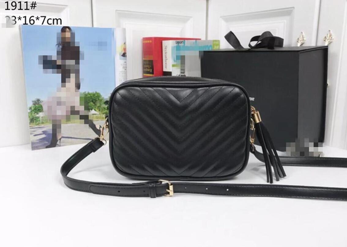 2021 High Quality luxurys designers Fashion womens CrossBody bag Shoulder Bags Letter Handbag ladies purse Chains Cross Body Clutch Camera Handbags 23cm, Red
2021 High Quality luxurys designers Fashion womens CrossBody bag Shoulder Bags Letter Handbag ladies purse Chains Cross Body Clutch Camera Handbags 23cm, Red