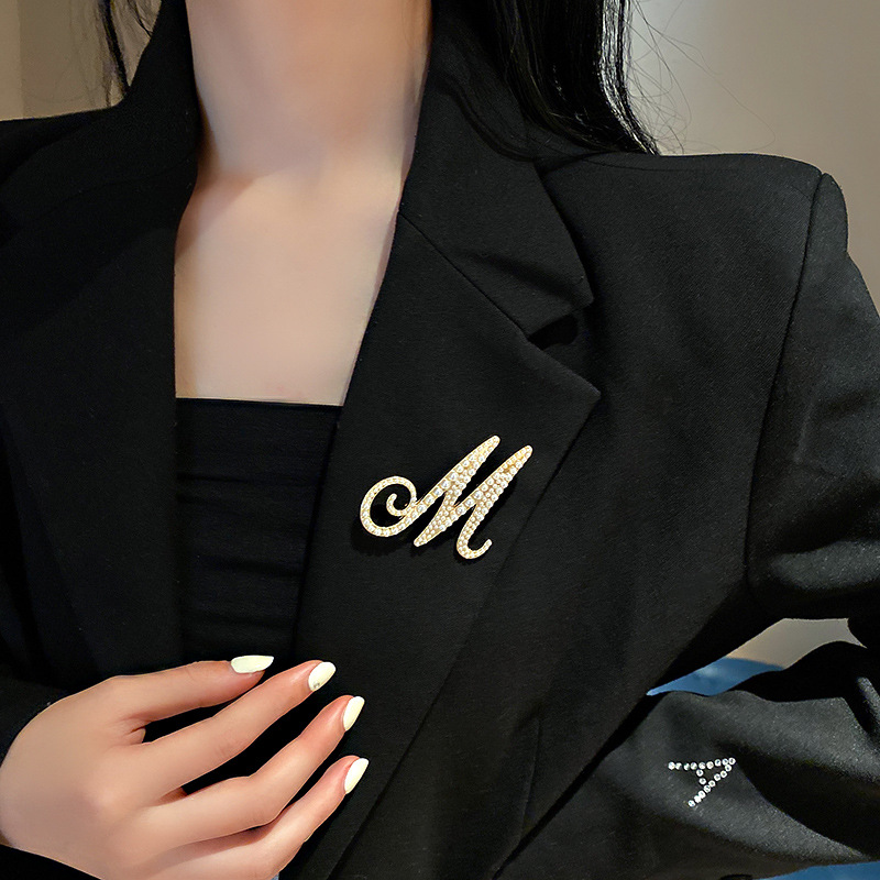 Designer Brooches high quality Pearl letter Brooch Valentine039s Day gift LC2