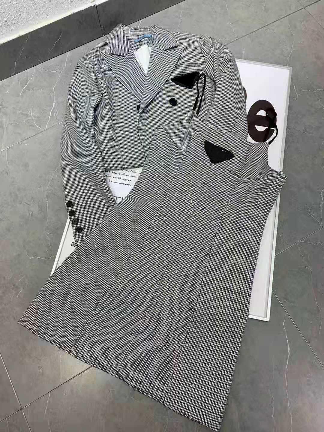 Women Two Pieces Dress Tracksuit With Letter Pattern Jackets And Skirts Set Fashion Style Outwears For Lady Coats Bottoms Dresses Sets Size S-L, Gray
Women Two Pieces Dress Tracksuit With Letter Pattern Jackets And Skirts Set Fashion Style Outwears For Lady Coats Bottoms Dresses Sets Size S-L, Gray