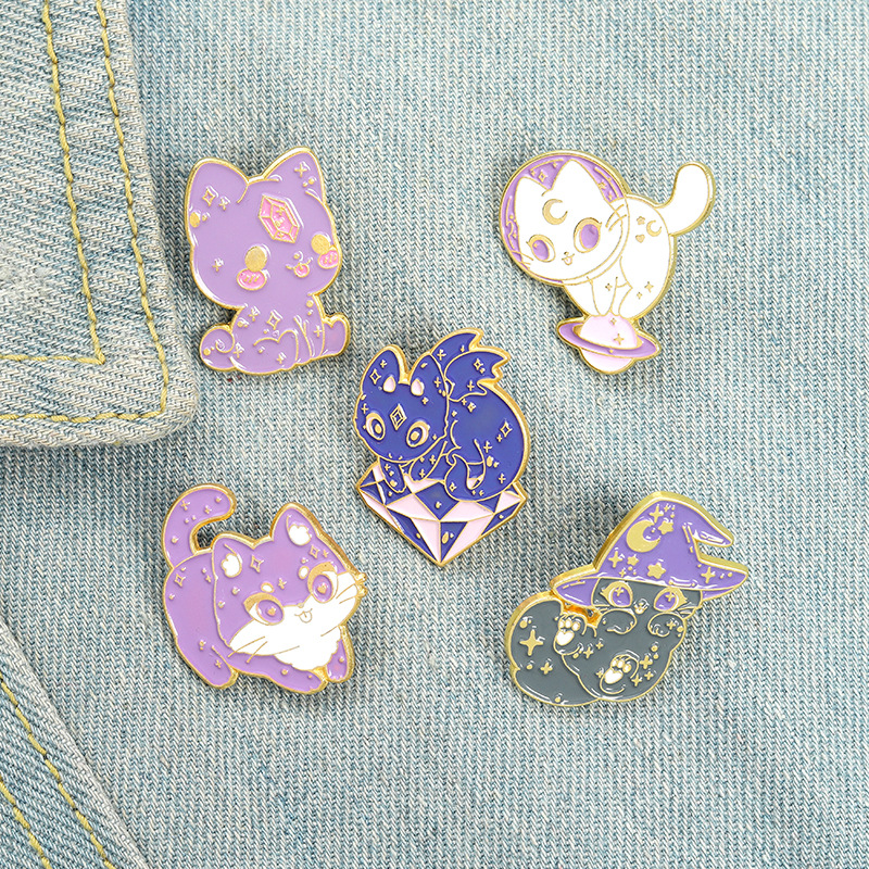 Animal Wizard Cat Alloy Collar Brooches Cartoon Cute Kiity Planet Badge Jewelry Accessories Enamel Moon Clothing Hat Girls Pins Wholesale