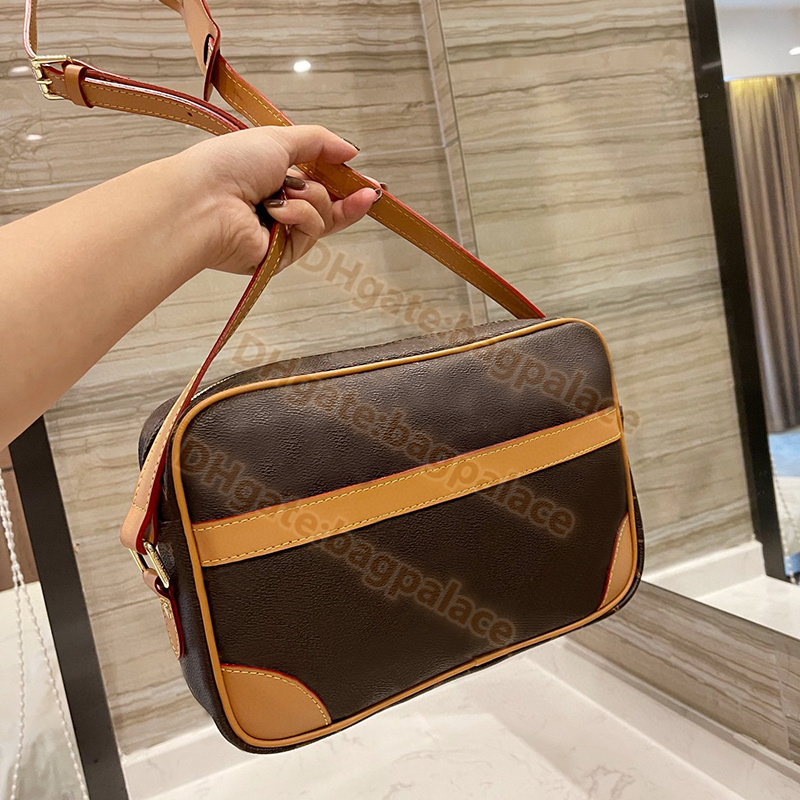 Printed Men Luxurys Designers Bags Black Genuine Leather 28CM Wallet Pocket Celephone Shoulder Crossbody Package Clutch Formal Handbags Stock Classic Top Quality, No bags
Printed Men Luxurys Designers Bags Black Genuine Leather 28CM Wallet Pocket Celephone Shoulder Crossbody Package Clutch Formal Handbags Stock Classic Top Quality, No bags