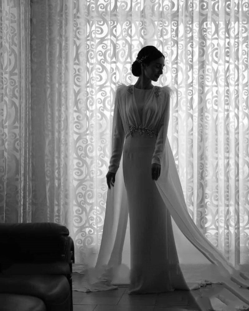 Elegant Kaftan Satin Mermaid Wedding Dresses With Cloak Beaded Sashes Long Sleeves Buttons Princess Skirt Bridal Gowns Vestidos De Noiva Feather Recep