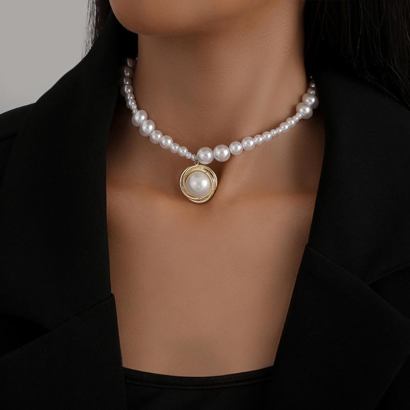 Pendant Necklaces INS Retro Irregular Beaded Clavicle Chain Exaggerated Simple Shell Pearl Short Necklace Choker For Women Gift Wholesale
Pendant Necklaces INS Retro Irregular Beaded Clavicle Chain Exaggerated Simple Shell Pearl Short Necklace Choker For Women Gift Wholesale