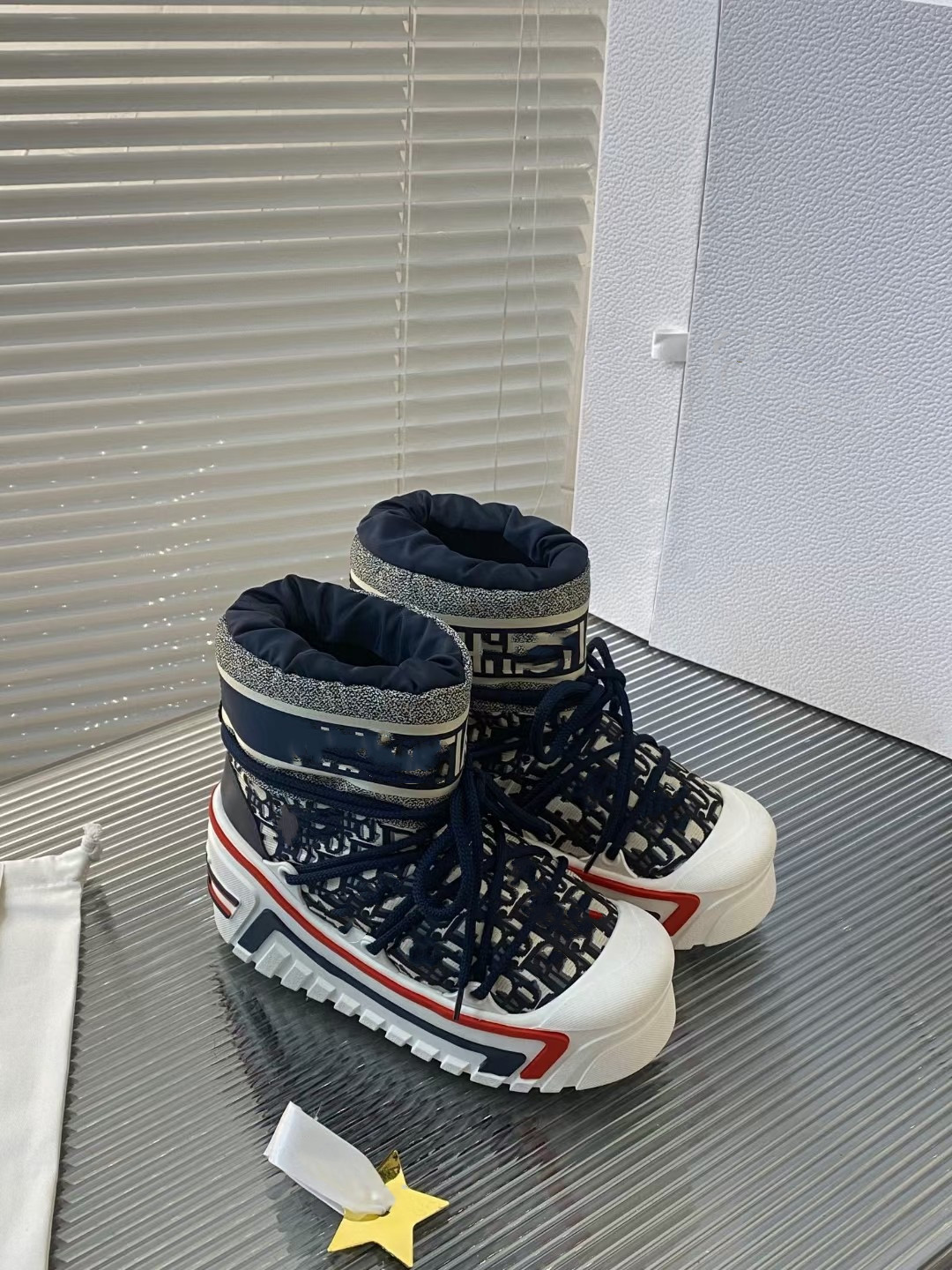 2022 women winter Luxurys designer boots girl classic snow boot ankle short print mini fur black womens shoes size 35-41 fashion outdoor, Black short
2022 women winter Luxurys designer boots girl classic snow boot ankle short print mini fur black womens shoes size 35-41 fashion outdoor, Black short
