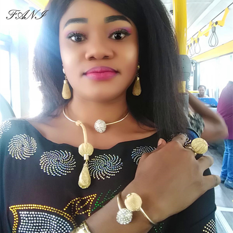Fani 2021 Fashion african Bridal jewelry sets Wholesale nigerian women wedding jewelry set Dubai gold designer jewelry sets
Fani 2021 Fashion african Bridal jewelry sets Wholesale nigerian women wedding jewelry set Dubai gold designer jewelry sets