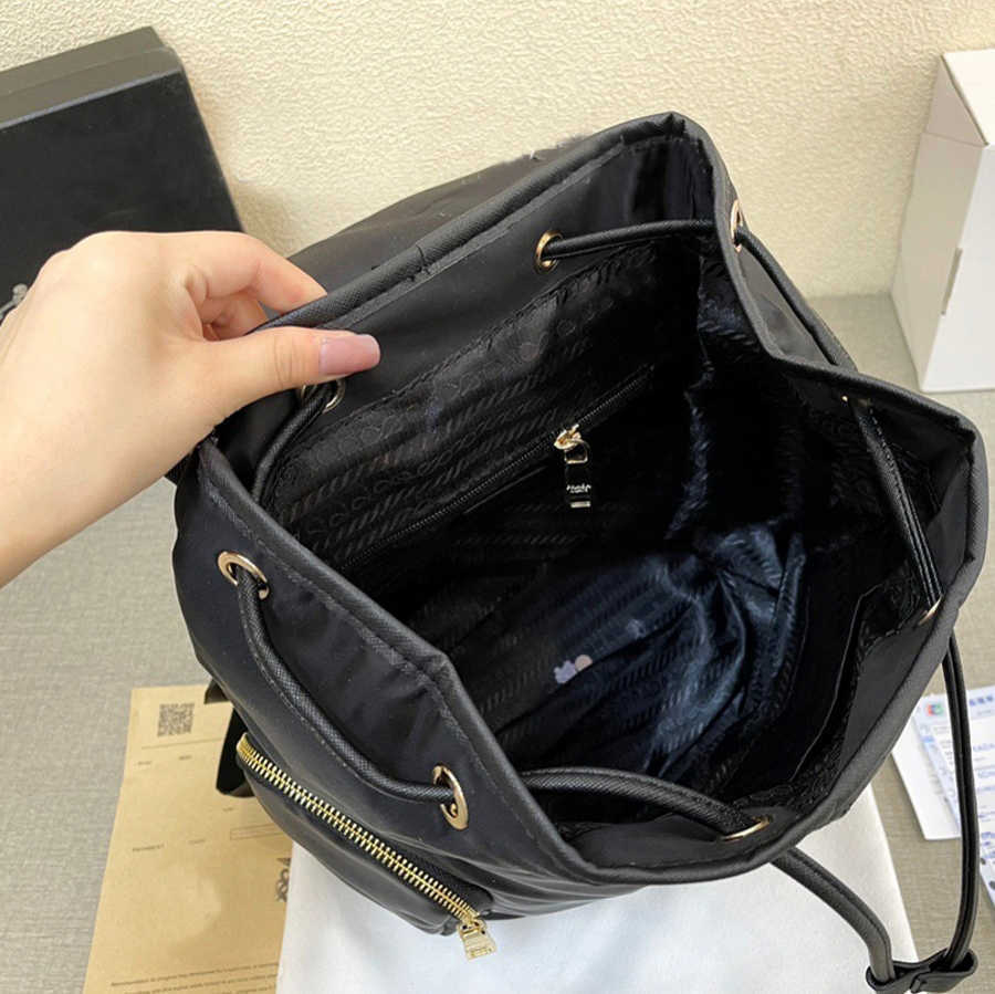 Backpack Style Nylon Drawstring Designer Fashion Travel Outdoor Waterproof Classic Bag High Quality Women Handbag 5 Colors Large Capacity, Deep blue
Backpack Style Nylon Drawstring Designer Fashion Travel Outdoor Waterproof Classic Bag High Quality Women Handbag 5 Colors Large Capacity, Deep blue
