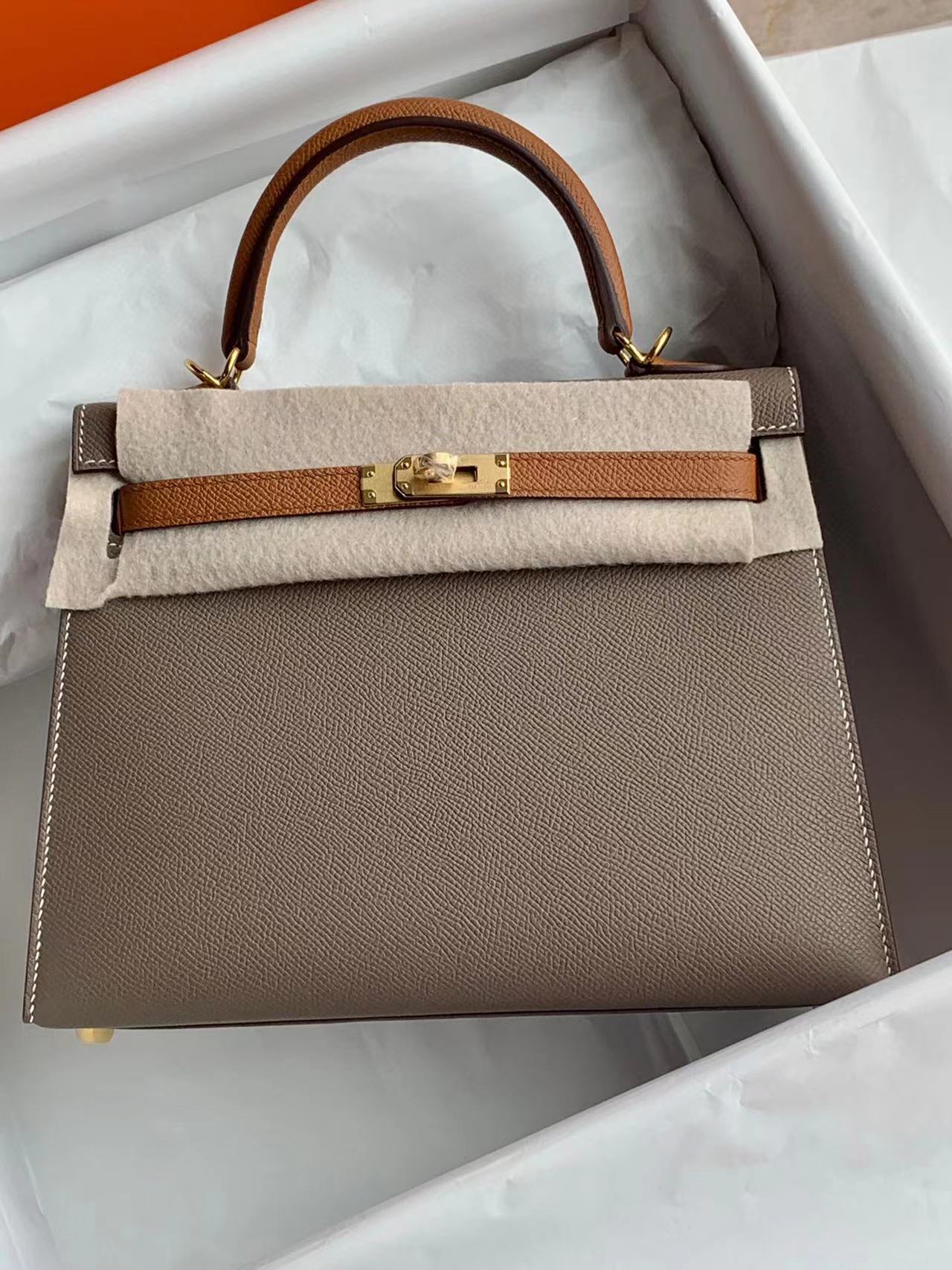 2021 Women's Premium Luxury Designer High quality Cross body Bag Fashion purse with a brown box, Green
2021 Women's Premium Luxury Designer High quality Cross body Bag Fashion purse with a brown box, Green