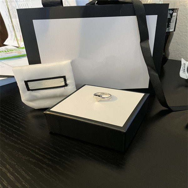 Fashion Heart Rings for Women Original Design Great Quality Heart Shaped Ring Fast Shipping 1pcs Designer Ring box, Silver
Fashion Heart Rings for Women Original Design Great Quality Heart Shaped Ring Fast Shipping 1pcs Designer Ring box, Silver