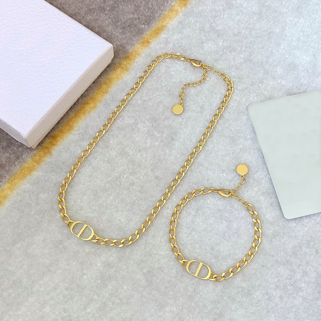 Fashion Alloy Gold Necklace D Family Gift for Men Women with Packaging Luxury Jewellery
Fashion Alloy Gold Necklace D Family Gift for Men Women with Packaging Luxury Jewellery