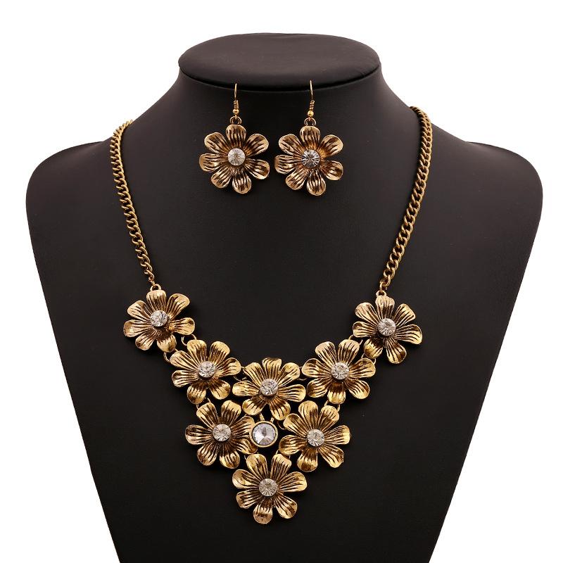 Chokers Flower Inlaid Rhinestones Bohemia Magazine Style Collar Choker Necklace Maxi Vintage Necklaces Pendants Collier Female Jewelry
Chokers Flower Inlaid Rhinestones Bohemia Magazine Style Collar Choker Necklace Maxi Vintage Necklaces Pendants Collier Female Jewelry