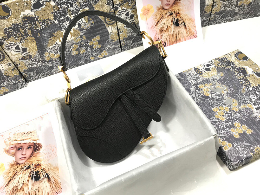 M0446 Classic Lady hand bag French designer 7A High-end customized quality Leisure Fashion style shoulder back
M0446 Classic Lady hand bag French designer 7A High-end customized quality Leisure Fashion style shoulder back
