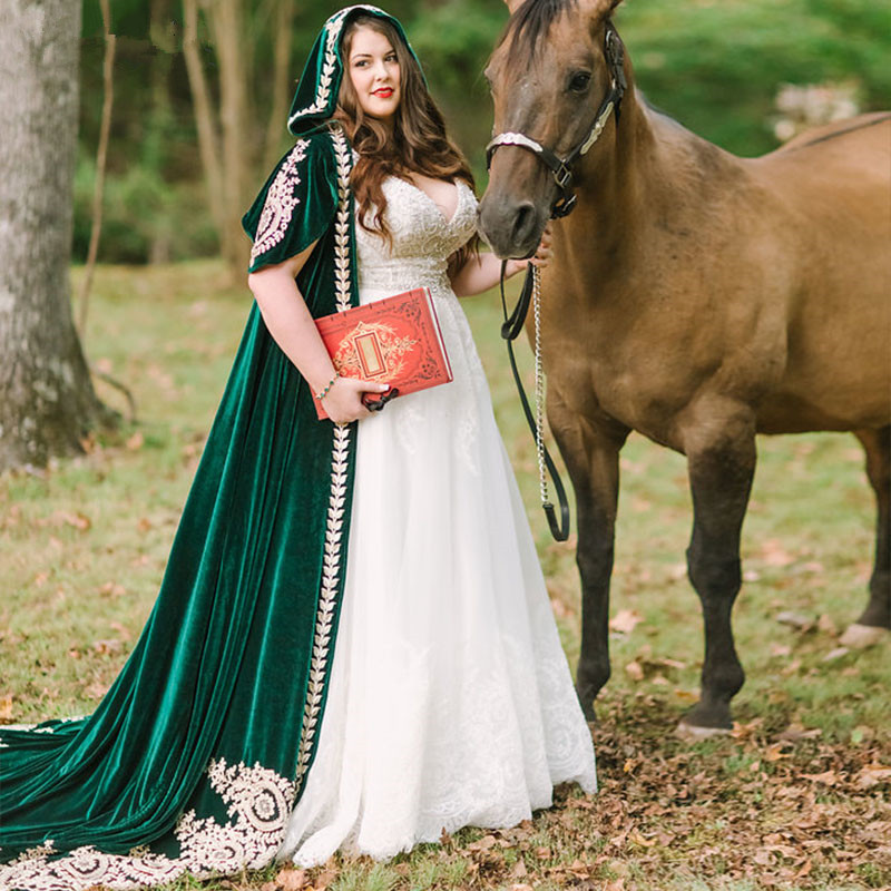 Two Pieces Downton Wedding Dresses with Hunter Green Cloak 2022 Lace Beaded Wood Hood country Bridal Dress Cape Bolero