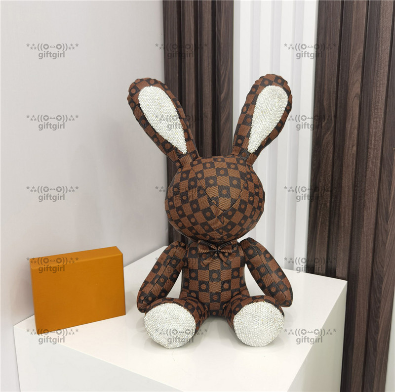 Top Leather Dolls Hipster High Quality Girl's and Boy's Designer Dolls Eco-Friendly Non-toxic Cute Luxury Kids Toys Size Height About 40cm
Top Leather Dolls Hipster High Quality Girl's and Boy's Designer Dolls Eco-Friendly Non-toxic Cute Luxury Kids Toys Size Height About 40cm