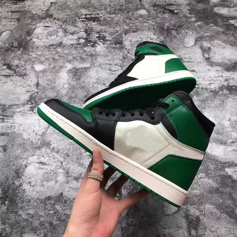 TOP Authentic 1 Pine Green Court Purple Man Women Athletic Shoes Black 575441-501 575441-302 Sports Retro Sneakers With OG box
TOP Authentic 1 Pine Green Court Purple Man Women Athletic Shoes Black 575441-501 575441-302 Sports Retro Sneakers With OG box