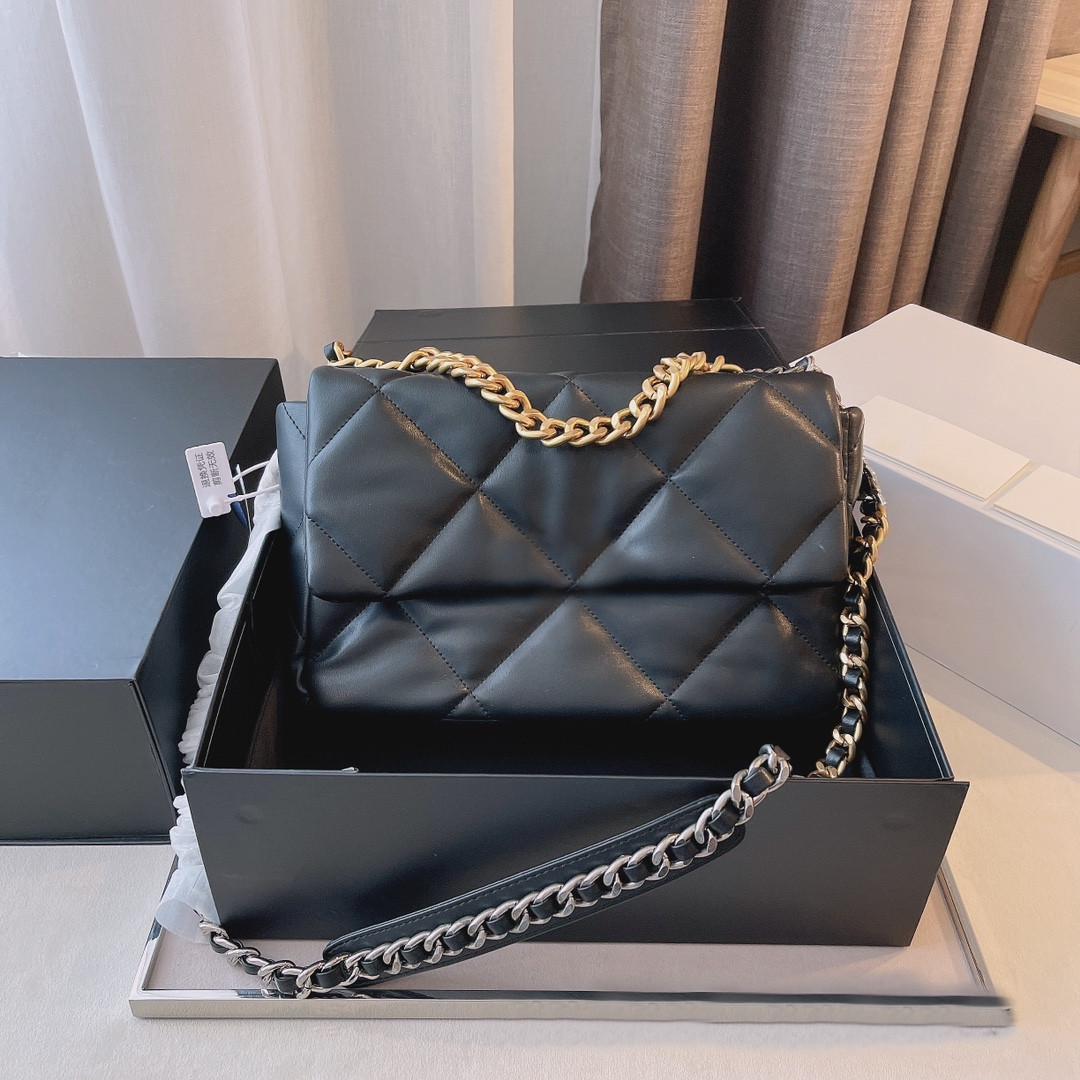 Classic woman hand bags genuine leather flap clutch shoulder small Female package 19 series lamb purse gold chain fashion bag wholesale