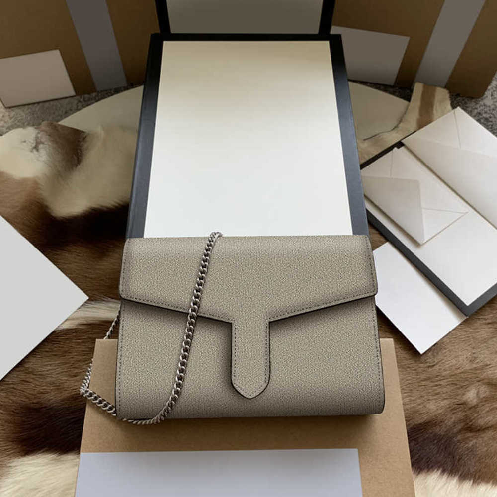 7A+Designers new style Leather chain mini chain bag with structure sense 401231 Three separate internal compartments Sixteen cards women bags
7A+Designers new style Leather chain mini chain bag with structure sense 401231 Three separate internal compartments Sixteen cards women bags