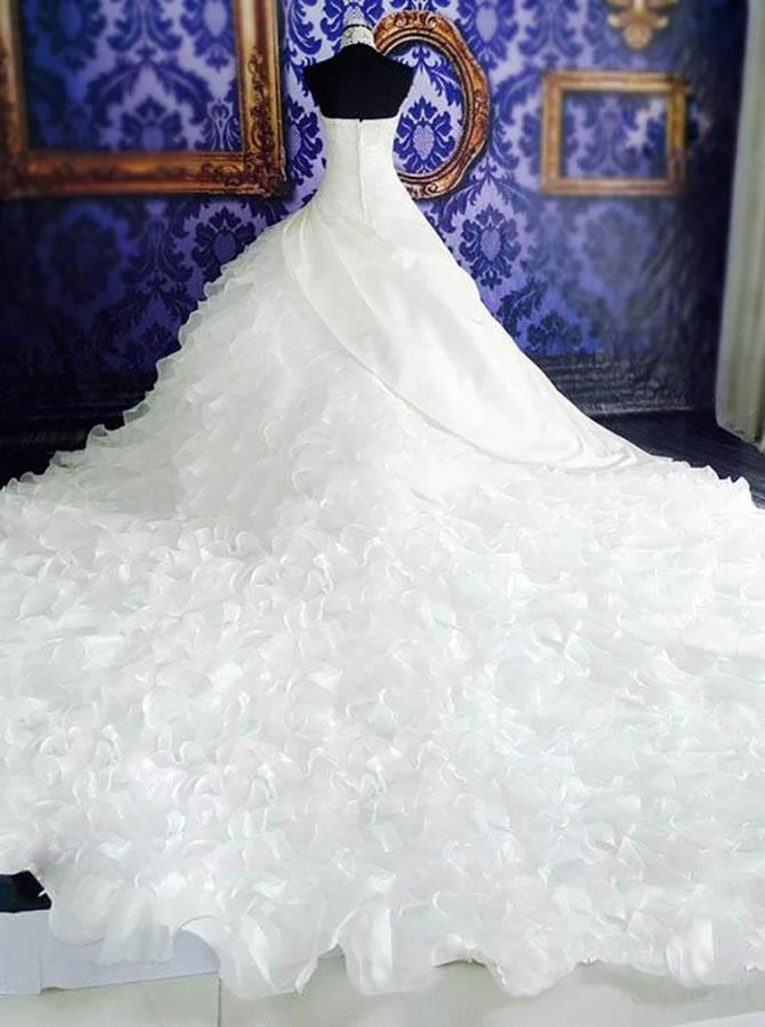 Halter High Neck Ball Gown Wedding Dress With Appliques Pearls Watteau Train Tiered Ruffles Organza Lace Applique Beaded Bridal Gowns Custom 6660306