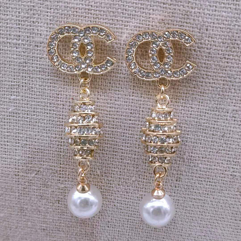 20Style 18K Gold Plated Designers Letters Stud Earrings Crystal Geometric Luxury Brand Women Rhinestone Pearl Earring for Wedding Party Jewerlry Accessories
20Style 18K Gold Plated Designers Letters Stud Earrings Crystal Geometric Luxury Brand Women Rhinestone Pearl Earring for Wedding Party Jewerlry Accessories