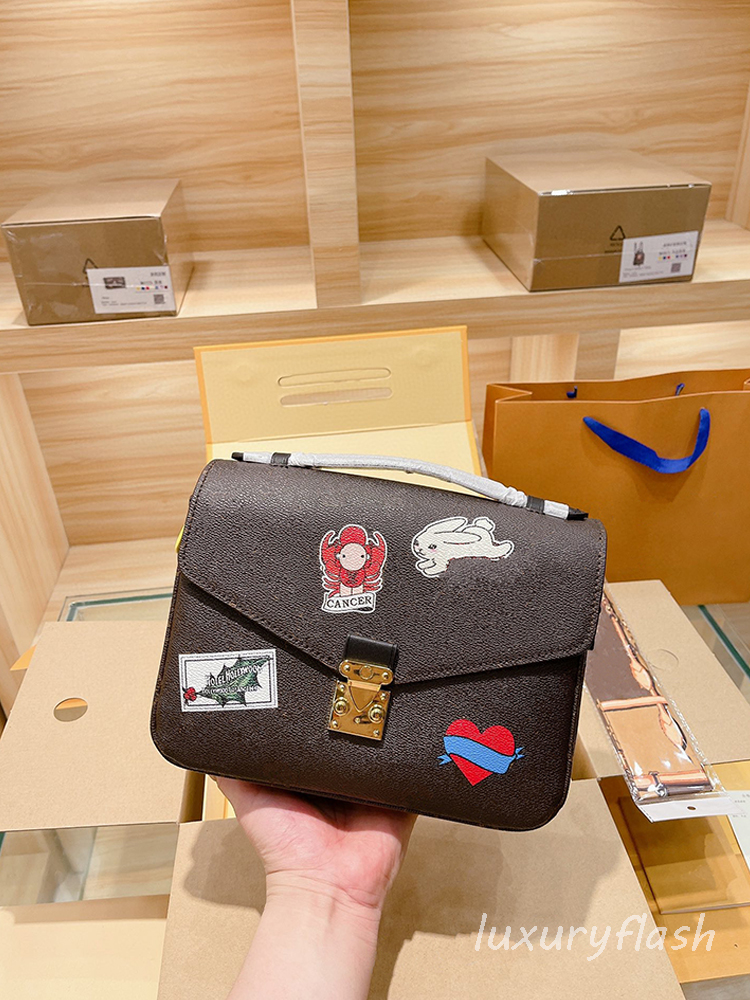 Luxurys Designers Crossbody Messenger Bag High Quality Leather Fashion Classic Handbags Women 2021 Handbag Letter Purse Wholesale