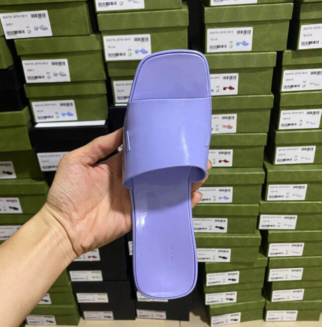 Jelly slippers ladies fashion thick heel slippers designer brand women's slippers shoes PVC casual high heel sandals
Jelly slippers ladies fashion thick heel slippers designer brand women's slippers shoes PVC casual high heel sandals