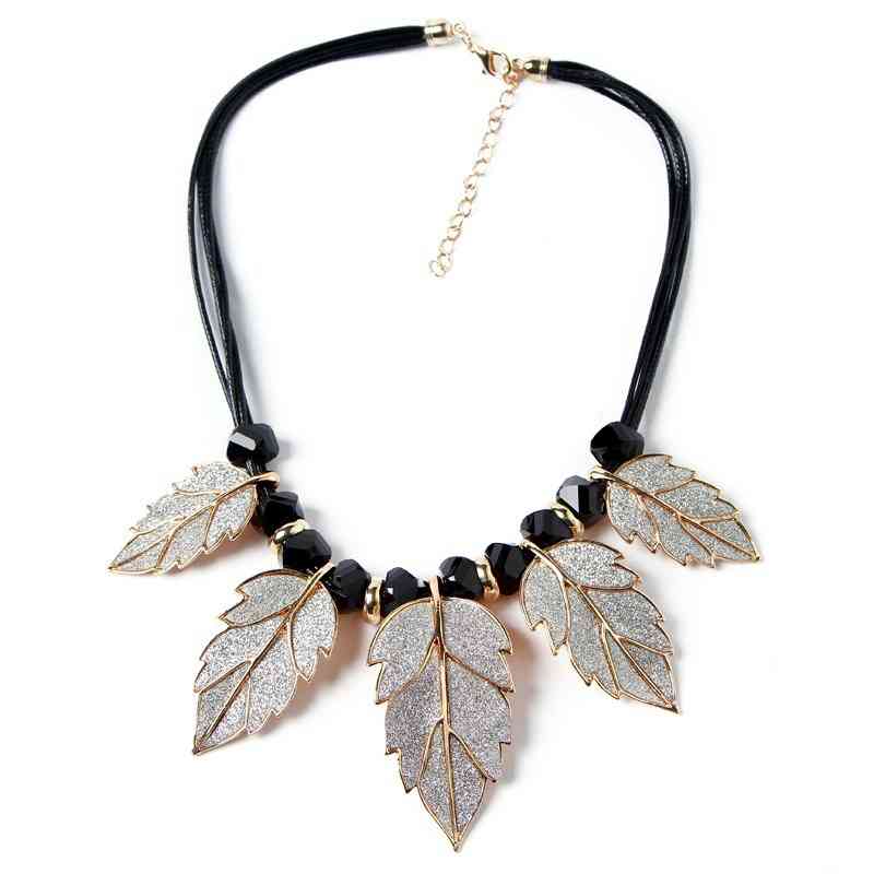 Winter Necklace Women's Accessories Clothing Exaggerated Design Temperament Sweater Chain Autumn and Short Style Simple Atmosphere