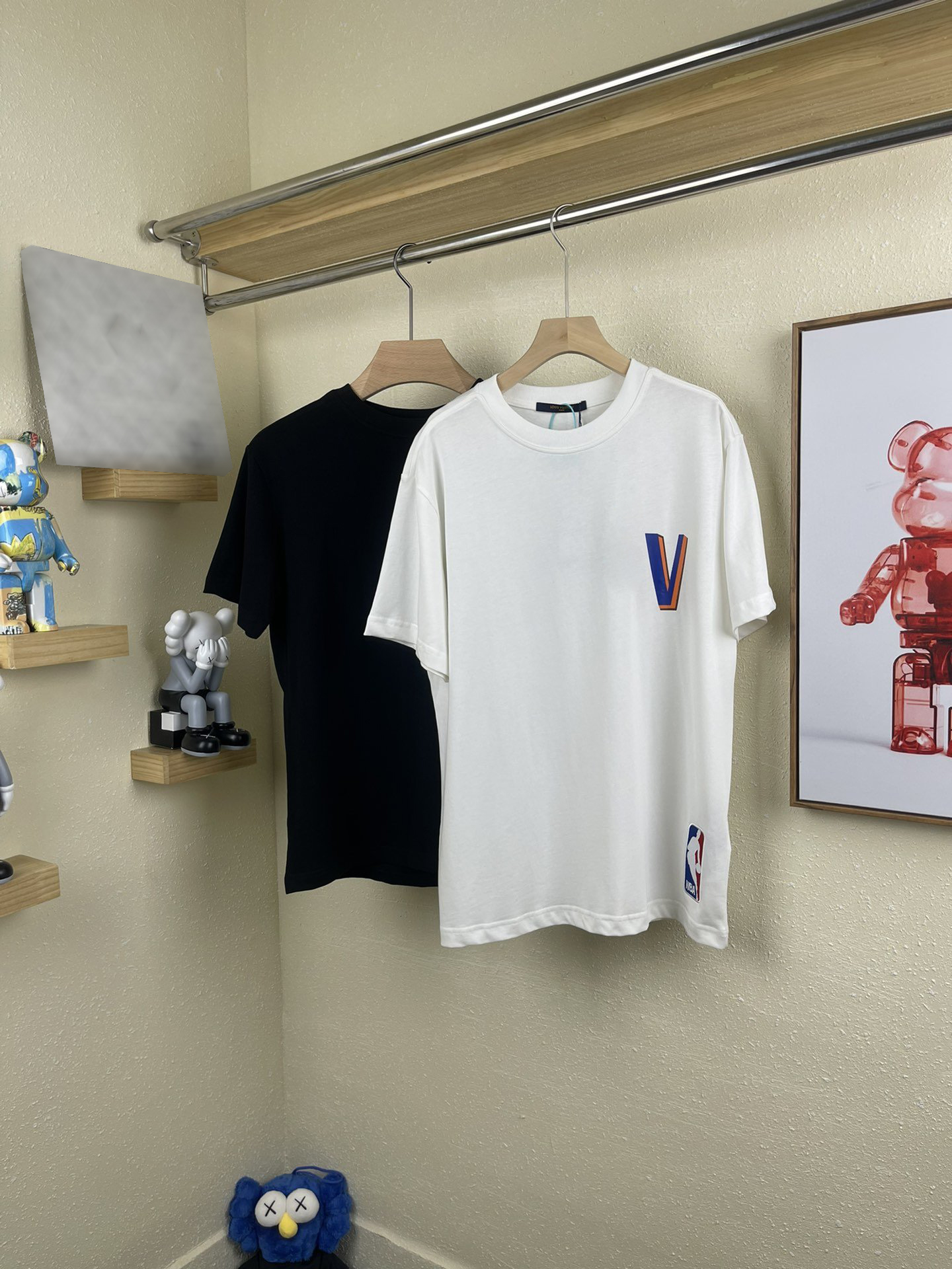 2021 Paris early spring and summer latest fashion back cartoon letter printed T-shirt French famous men's designer high-quality casual top T-shirt with gift box, White
2021 Paris early spring and summer latest fashion back cartoon letter printed T-shirt French famous men's designer high-quality casual top T-shirt with gift box, White