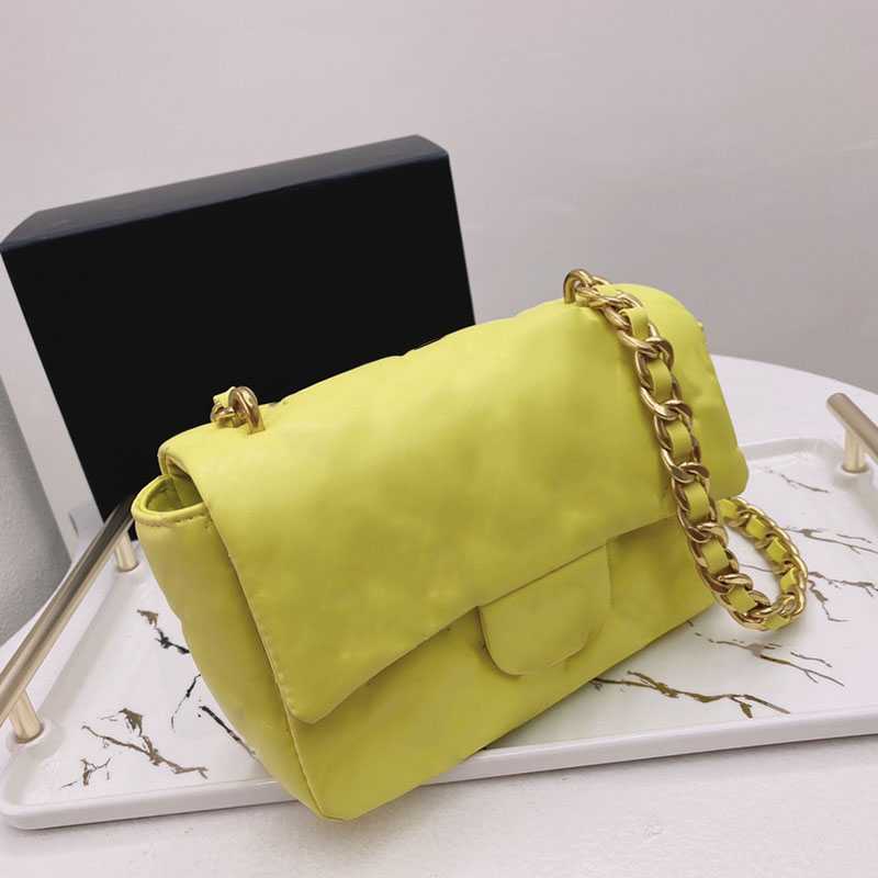 Classic Flap Square Bags Quilted Matelasse Chain Cross Body Shoulder Famous Luxury Designer Purse Cosmetic Lareg Capacity Handbags 20*14CM
Classic Flap Square Bags Quilted Matelasse Chain Cross Body Shoulder Famous Luxury Designer Purse Cosmetic Lareg Capacity Handbags 20*14CM